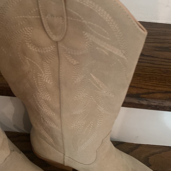 Boots - Picture 2 of 5